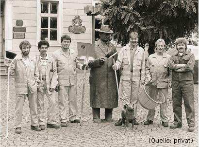 Foto: Ausländische Mitarbeiter säubern die Stadt.