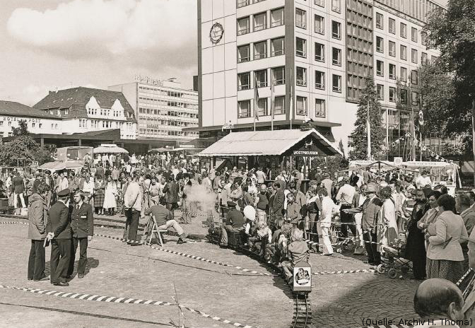 Foto: Stadtfest vor dem Rathaus